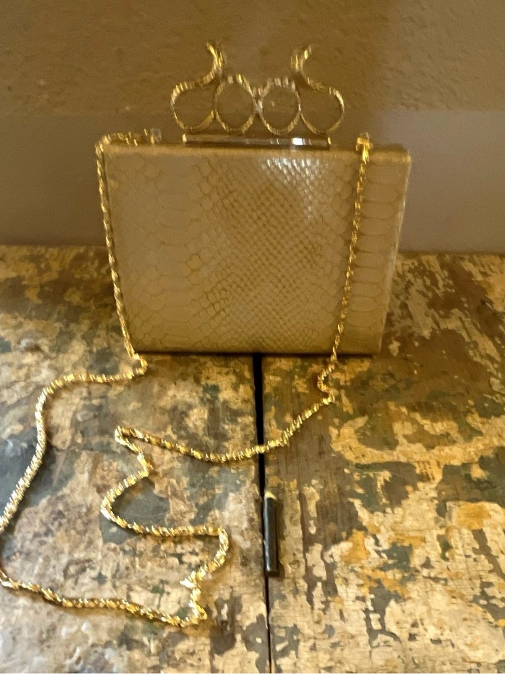 Vintage Kiss Landy Faux Cream Snake-Embossed Evening Clutch with Gold Chain